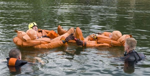 ЦПК. ТРЕНИРОВКИ ПО «ВОДНОМУ ВЫЖИВАНИЮ»