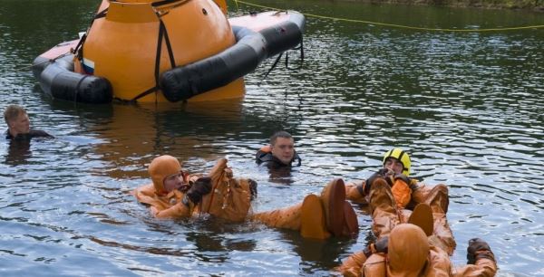 ЦПК. ТРЕНИРОВКИ ПО «ВОДНОМУ ВЫЖИВАНИЮ»