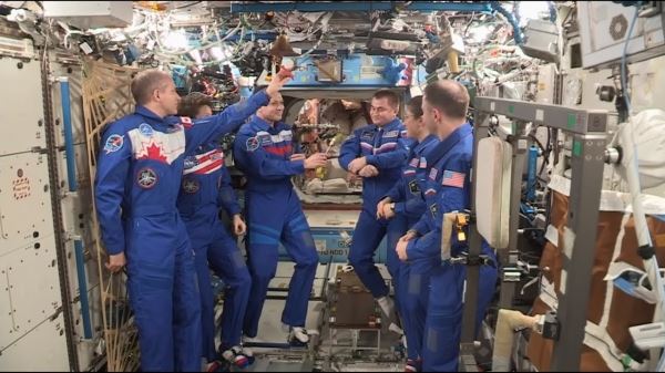 #видео | Экипаж корабля «Союз МС-11» успешно приземлился в Казахстане