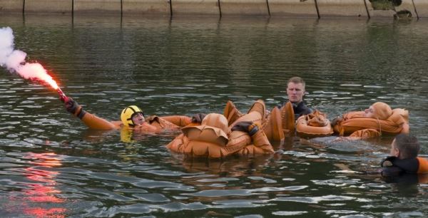 ЦПК. ТРЕНИРОВКИ ПО «ВОДНОМУ ВЫЖИВАНИЮ»